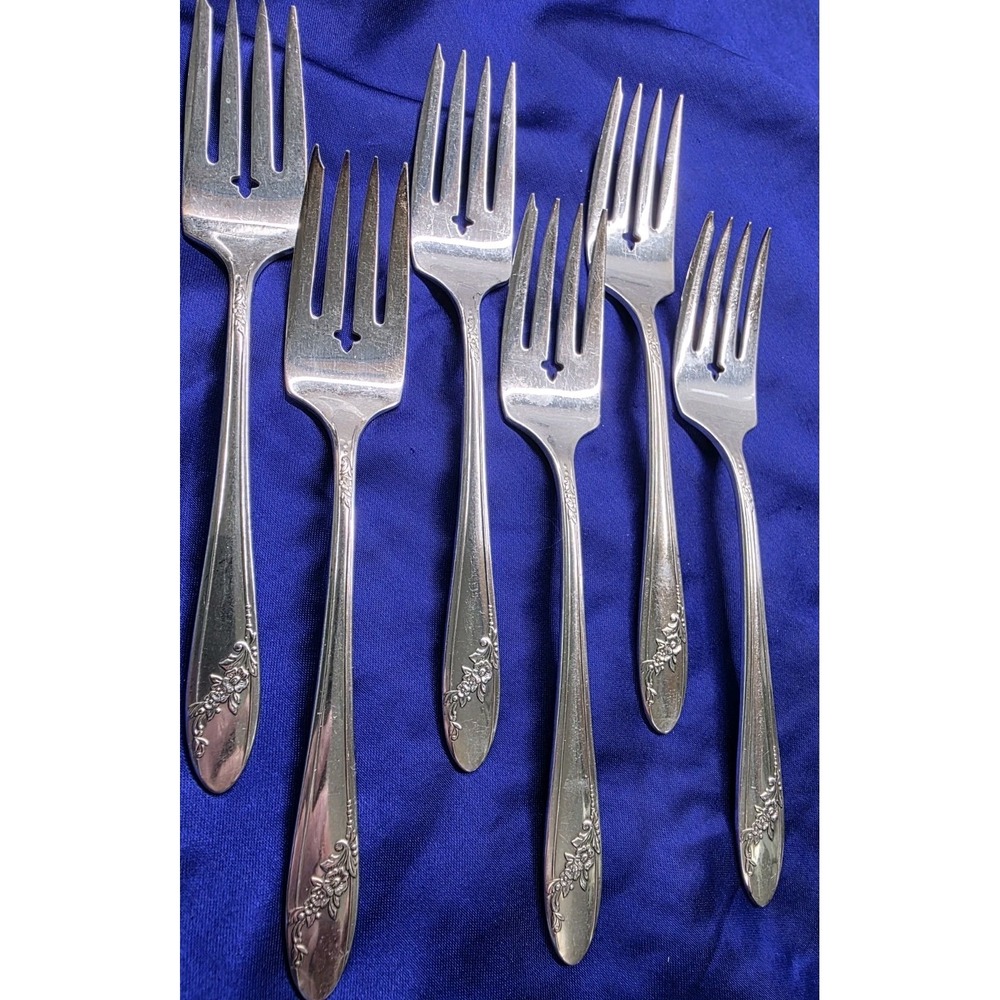 6 VTG Oneida Tudor Plate QUEEN BESS II Silverplated SALAD FORKS 1946